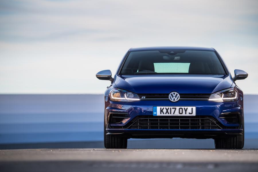  Volkswagen Golf R 5-Door 2017 года  (UK) (фото 15 из 30)